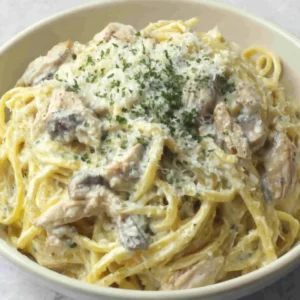 IRRESISTIBLE CREAMY CHICKEN ALFREDO 2 Creamy Chicken Alfredo, a featured image showcasing a delicious and creamy pasta dish with tender chicken.