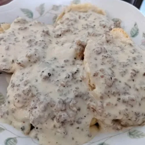 Southern Biscuits and Gravy – The Ultimate Comfort Breakfast 2 WhatsApp Image 2025 12 06 at 09.11.40 66b08bb1 - Southern Biscuits and Gravy – The Ultimate Comfort Breakfast