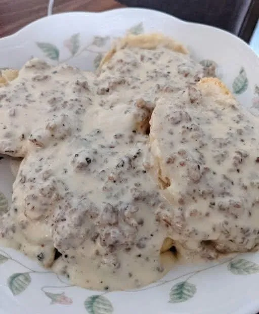 Southern Biscuits and Gravy – The Ultimate Comfort Breakfast 1 WhatsApp Image 2025 12 06 at 09.11.40 66b08bb1 - Southern Biscuits and Gravy – The Ultimate Comfort Breakfast